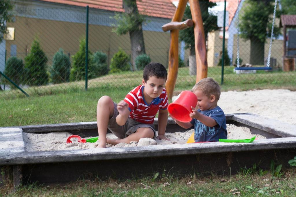 Hotel Resort Stein Хеб Екстериор снимка