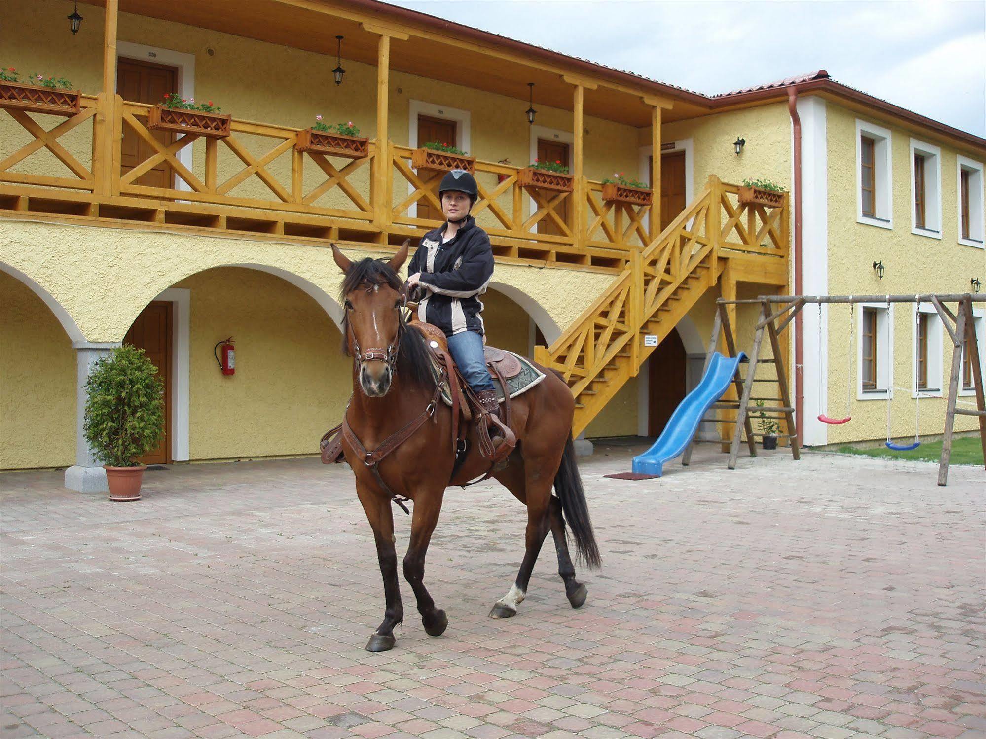 Hotel Resort Stein Хеб Екстериор снимка