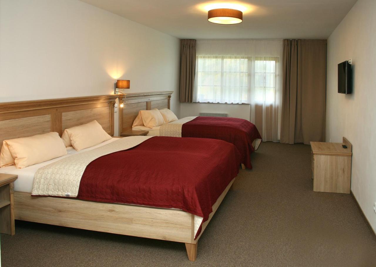 Hotel Resort Stein Хеб Екстериор снимка